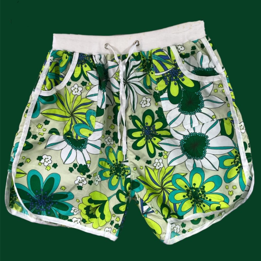 Women's Size: XXL Floral Dolphin Beach Contemporary board shorts Pre-Owned